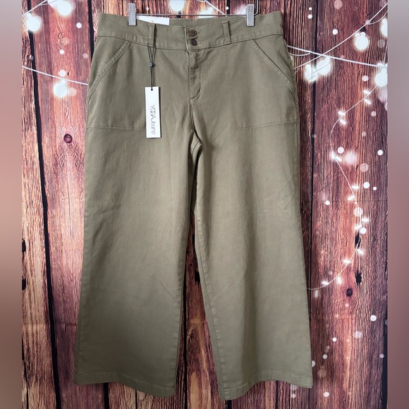 Yoga Jeans Pants - Wide-Leg Cropped Pants in Olive Green